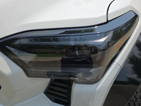 Certified 2025 Toyota Tacoma TRD Pro AWD/4WD image 33