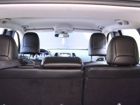 Used 2019 Jeep Cherokee Trailhawk w/ Cold Weather Group image 16