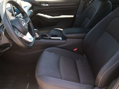 Used 2025 Nissan Altima 2.5 SV FWD image 13