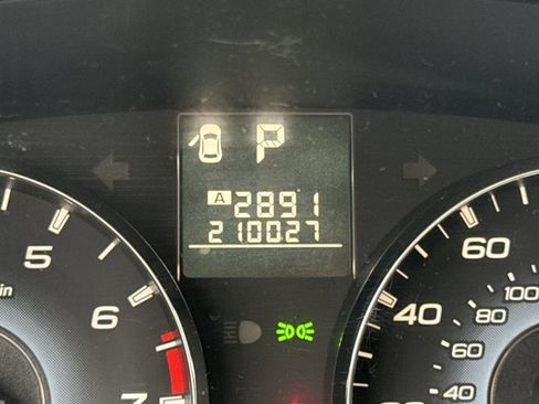 Used 2010 Subaru Outback 2.5i Premium image 21