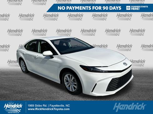 Certified 2025 Toyota Camry LE FWD image 1