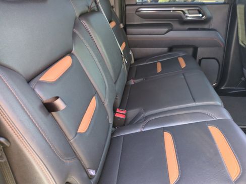 Used 2025 GMC Sierra 2500 AT4 w/ Technology Package image 18