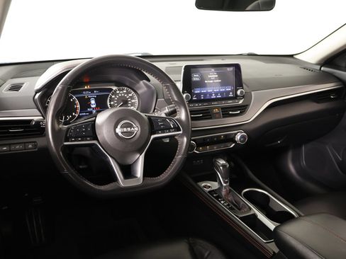 Used 2024 Nissan Altima 2.5 SR FWD image 2