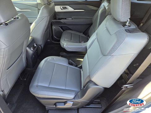 New 2026 Ford Explorer Active w/ Active Comfort Package image 6
