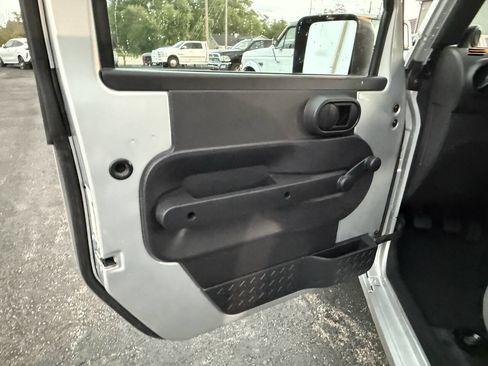 Used 2008 Jeep Wrangler X image 12