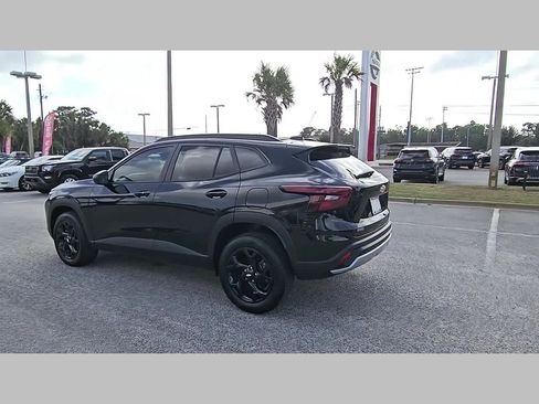 Used 2025 Chevrolet Trax LT w/ Driver Confidence Package FWD image 28