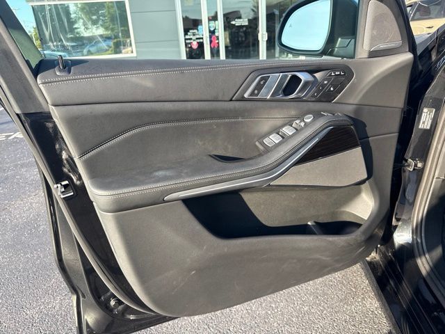 Used 2025 BMW X7 xDrive40i w/ Premium Package AWD/4WD image 13