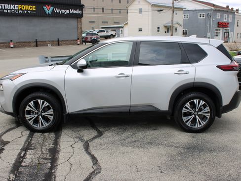 Certified 2022 Nissan Rogue SV image 2