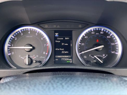 Used 2017 Toyota Highlander SE FWD image 25