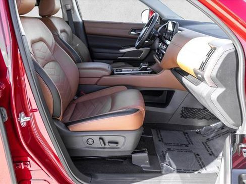 Used 2023 Nissan Pathfinder Platinum image 28