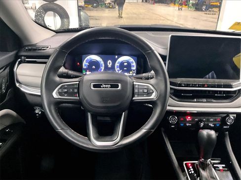 Used 2022 Jeep Compass Limited w/ Elite Group image 17