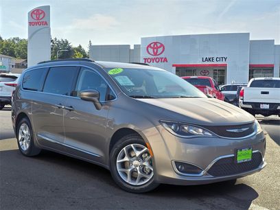 Used 2017 Chrysler Pacifica Touring-L w/ Tire & Wheel Group