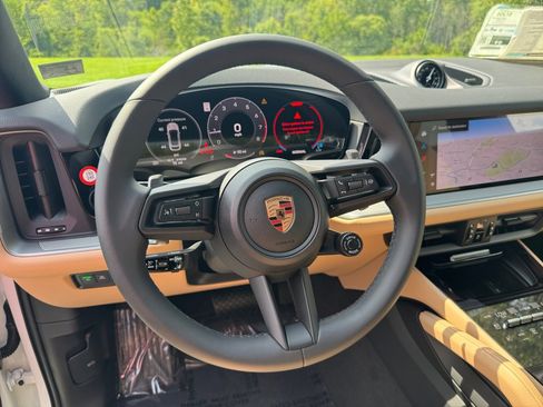 New 2025 Porsche Cayenne Coupe image 15