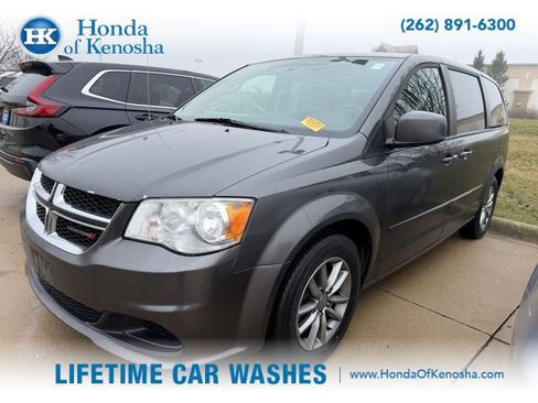 Used 2016 Dodge Grand Caravan SE image 1