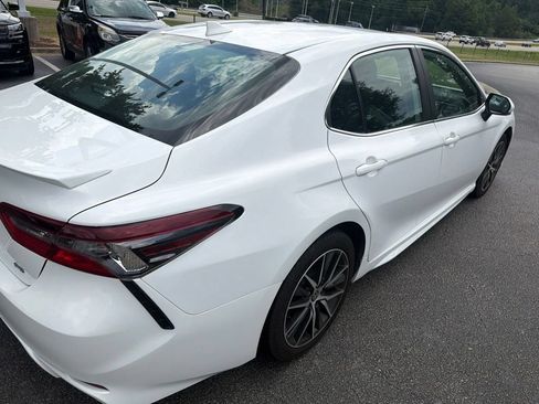 Used 2022 Toyota Camry SE FWD image 5
