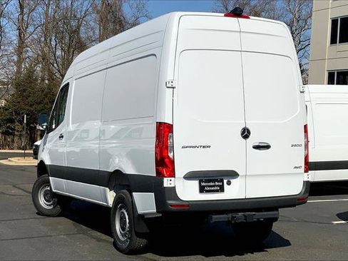 Used 2024 Mercedes-Benz Sprinter 2500 image 38