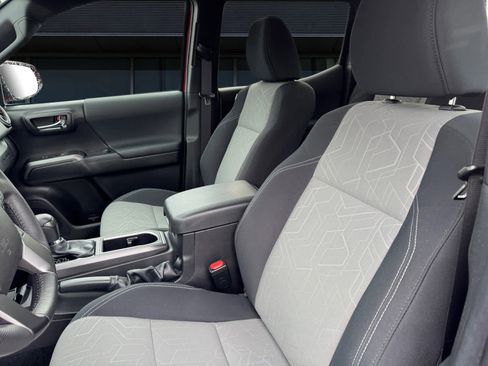 Used 2023 Toyota Tacoma TRD Off-Road image 2