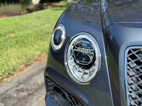 Used 2018 Bentley Bentayga Onyx Edition AWD/4WD image 13
