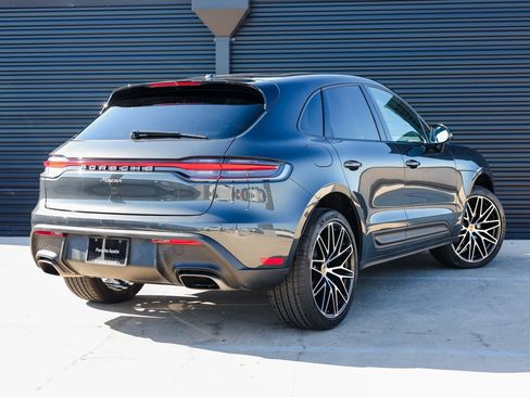 Certified 2025 Porsche Macan image 7