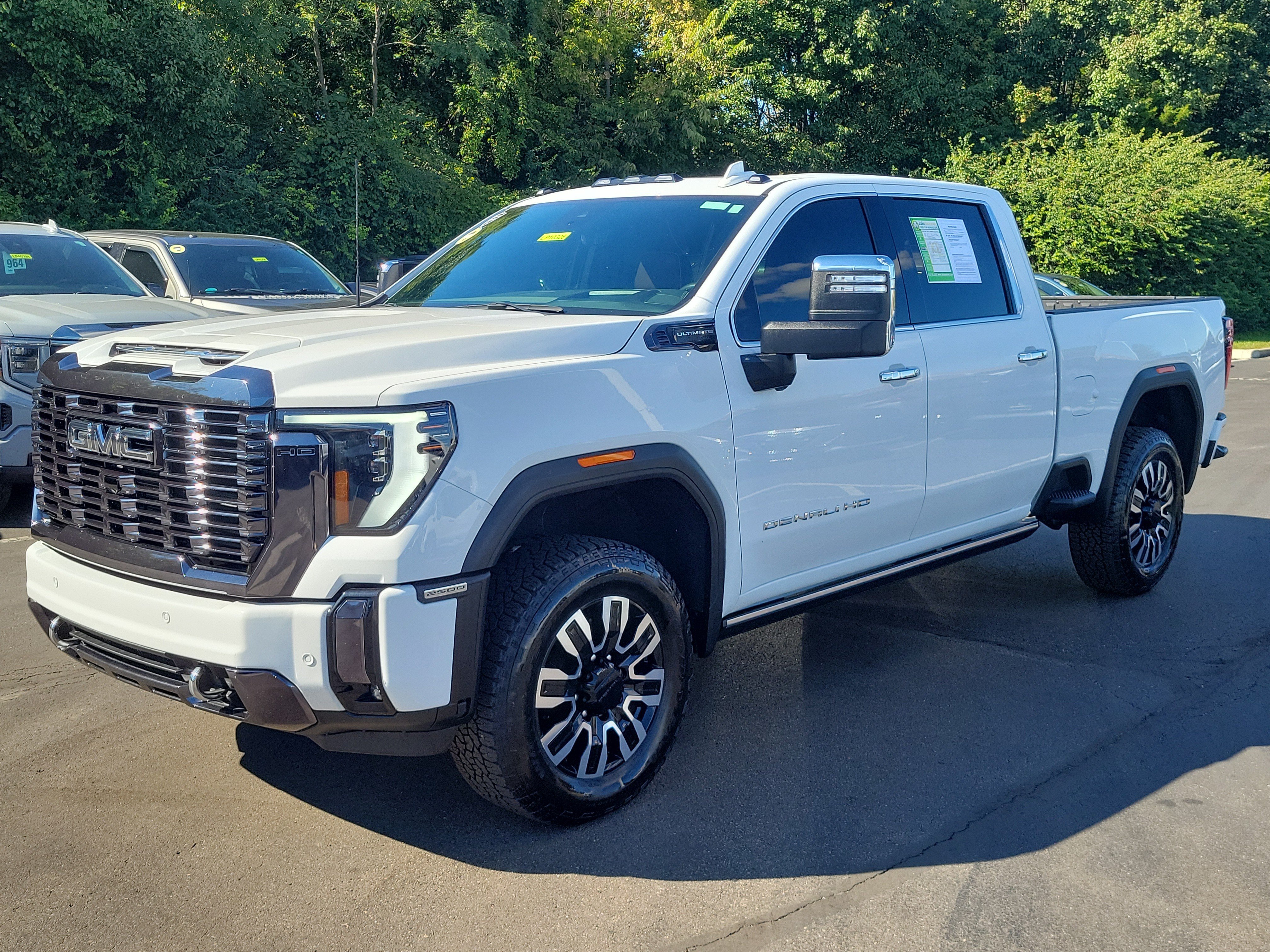 Used 2024 GMC Sierra 2500 Denali Ultimate AWD/4WD image 2