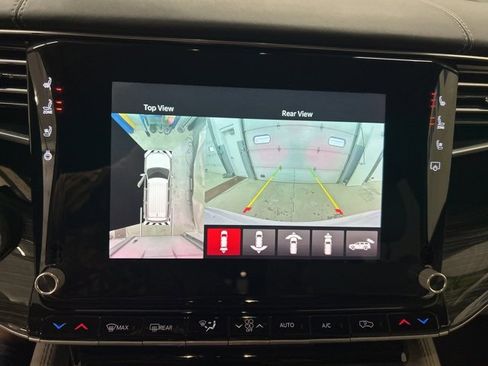 Used 2022 Jeep Wagoneer Series III w/ Premium Group I image 13