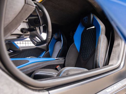 Used 2025 Lamborghini Revuelto AWD/4WD image 37