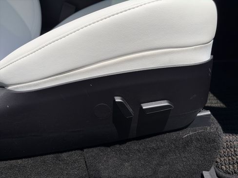 Used 2022 Tesla Model Y Performance AWD/4WD image 28