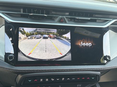 Used 2026 Jeep Cherokee Limited AWD/4WD image 3