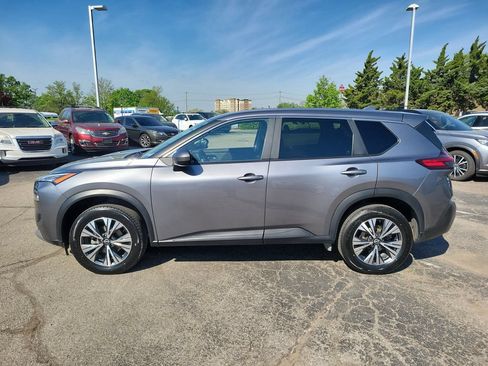 Used 2023 Nissan Rogue SV FWD image 2
