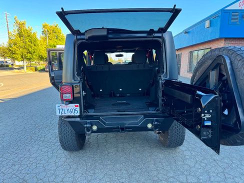 Used 2017 Jeep Wrangler Unlimited Sport AWD/4WD image 13