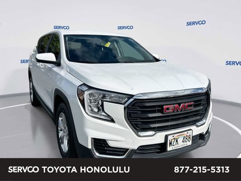 Used 2024 GMC Terrain SLE FWD image 1