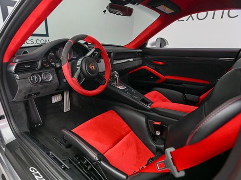 Used 2018 Porsche 911 GT2 RS image 2