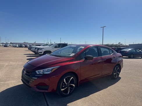 Used 2025 Nissan Versa SR w/ Trunk Package image 9