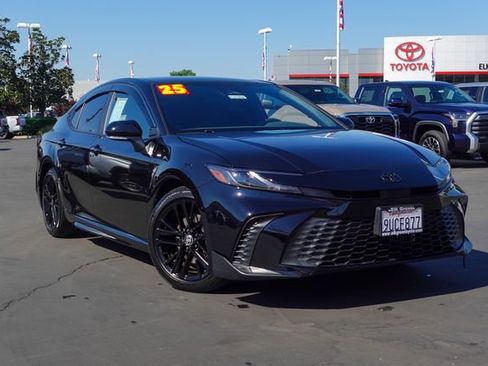 Certified 2025 Toyota Camry SE image 2