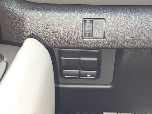 Used 2025 Chevrolet Colorado ZR2 AWD/4WD image 19