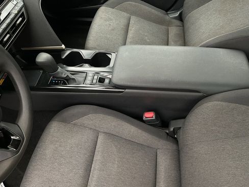 Used 2025 Toyota Camry LE image 33