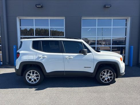 Used 2022 Jeep Renegade Latitude w/ Sun/Sound Group image 4