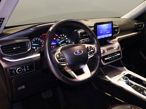 Used 2024 Ford Explorer XLT w/ Equipment Group 202A image 10