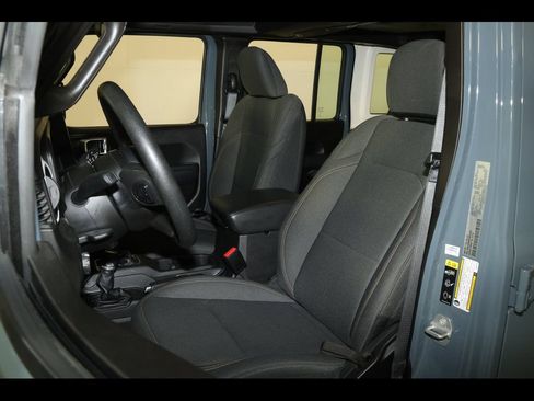 Used 2025 Jeep Wrangler Unlimited Sport AWD/4WD image 15
