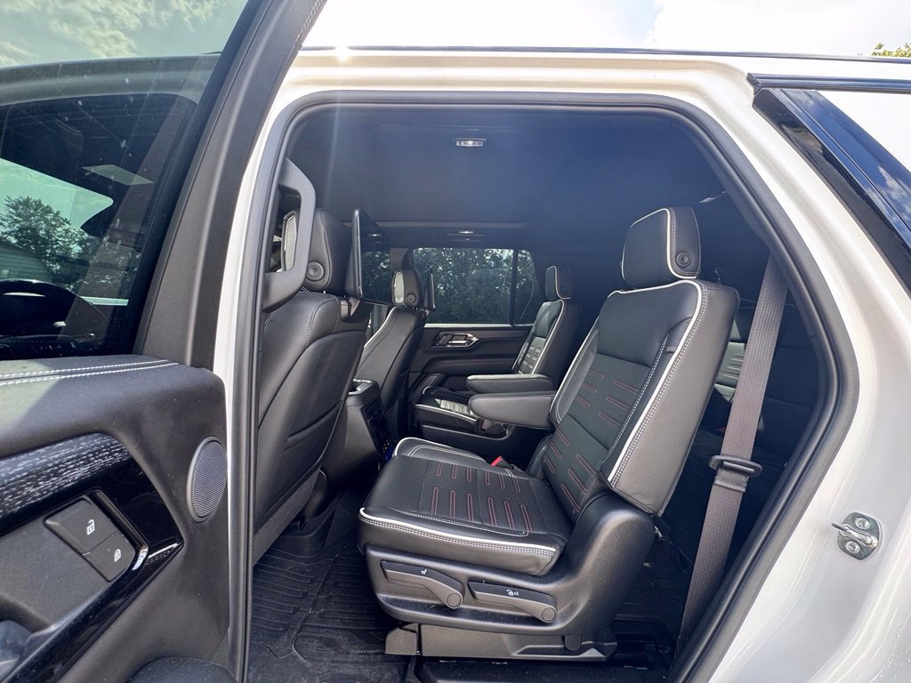 Used 2025 GMC Yukon AT4 Ultimate AWD/4WD image 18