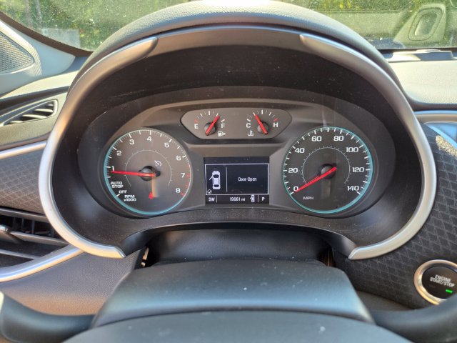 Used 2025 Chevrolet Malibu LS FWD image 32