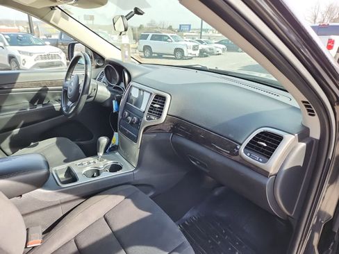 Used 2012 Jeep Grand Cherokee Laredo w/ Laredo E Group image 17