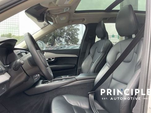 Used 2021 Volvo XC90 T5 Momentum w/ Protection Package Premier FWD image 27