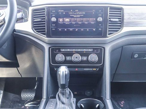 Used 2022 Volkswagen Atlas Cross Sport SE image 12