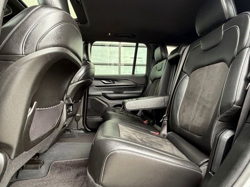 Used 2023 Jeep Grand Cherokee Altitude AWD/4WD image 20