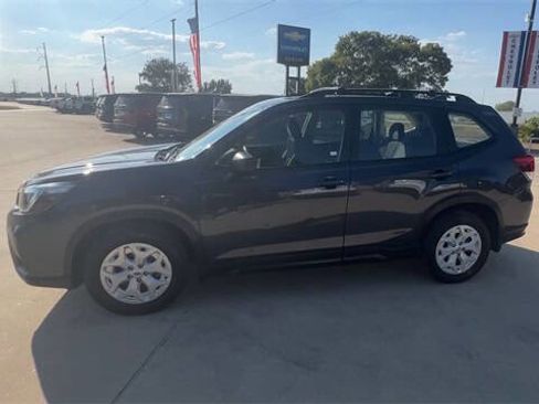 Used 2019 Subaru Forester Base AWD 4dr Crossover w/ Alloy Wheel Package image 5