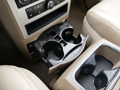 Used 2010 Chrysler Town & Country Limited FWD image 34