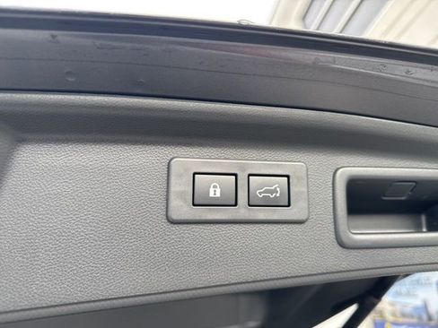 Used 2024 Subaru Forester Limited image 32