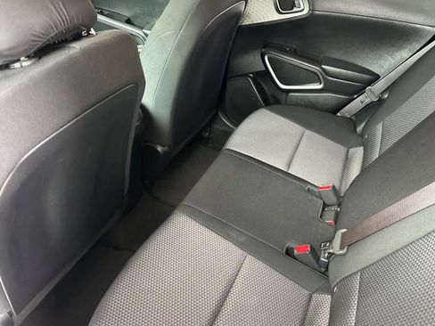 Used 2023 Kia Soul LX w/ LX Technology Package FWD image 4