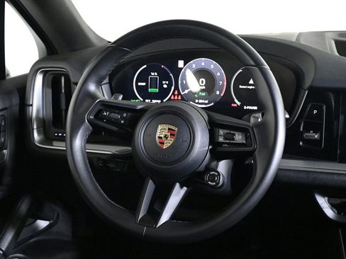 Certified 2024 Porsche Cayenne S image 12
